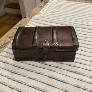 Foreside India Wood and Metal Box Chest
Hinged